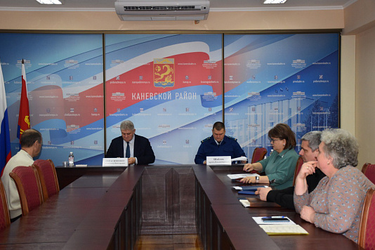 Прокуратурой Каневского района проведено межведомственное совещание по вопросам обеспечения жильем детей-сирот и личный прием граждан
