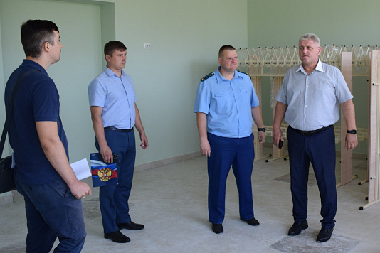 Прокуратурой Каневского района организовано выездное совещание по вопросам капитального ремонта социально значимых объектов
